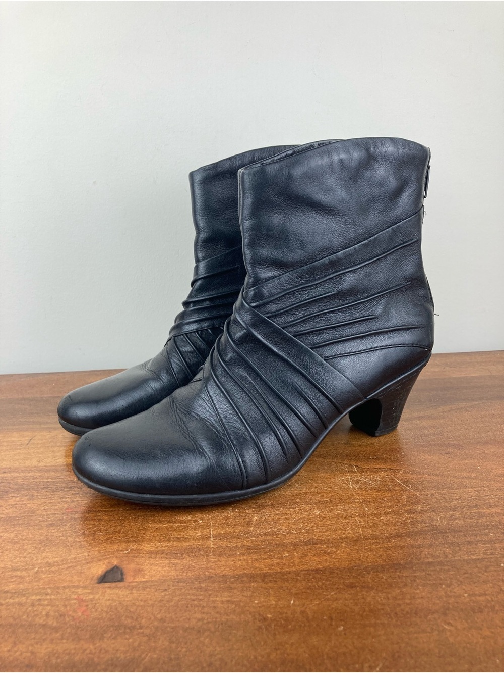 Cobb Hill Shannon Black Leather Ankle Boots Block Heel Back Zip Women’s 8M.